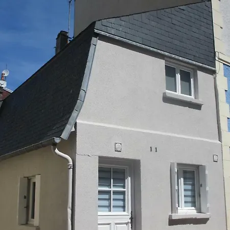 Holiday home A 30 M Du Coeur De La Rue Des Bains *